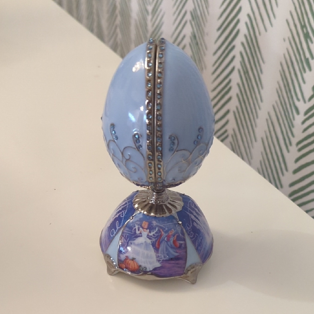 Disney Elegant Cinderella Heirloom Porcelain Musical Egg
